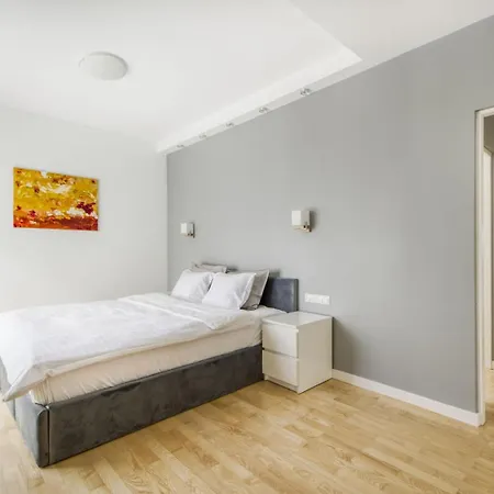 Apartman 2 Bedroom View Pool And Parking Varsó